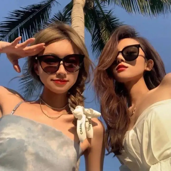 左边最后那栋房子